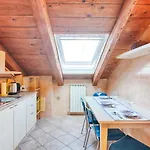 Guesthost - Loft Apartment