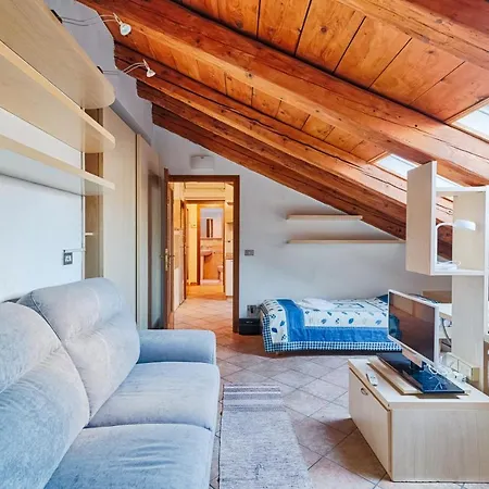 Guesthost - Loft Apartment Triest